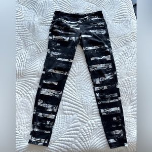 ATHLETA Women’s Striped Leggings Medium